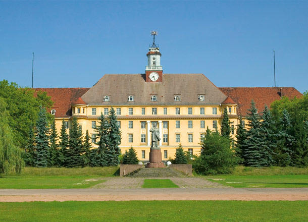 Haus der Offiziere Ein Schloss im Grünen – Das Haus der Offiziere
